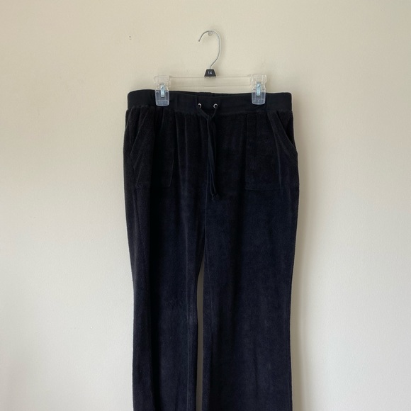 Black hoodie with matching bottoms/sweatsuit - Picture 4 of 7